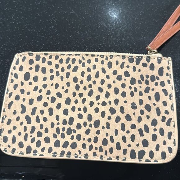 Chic Leopard Print Wristlet with Tan Accent - Picture 5 of 7